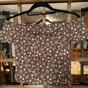 Gray off shoulder T-shirt, floral print, size S
